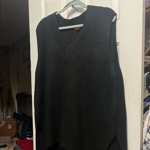 Vince Camuto Black V-Neck Sweater